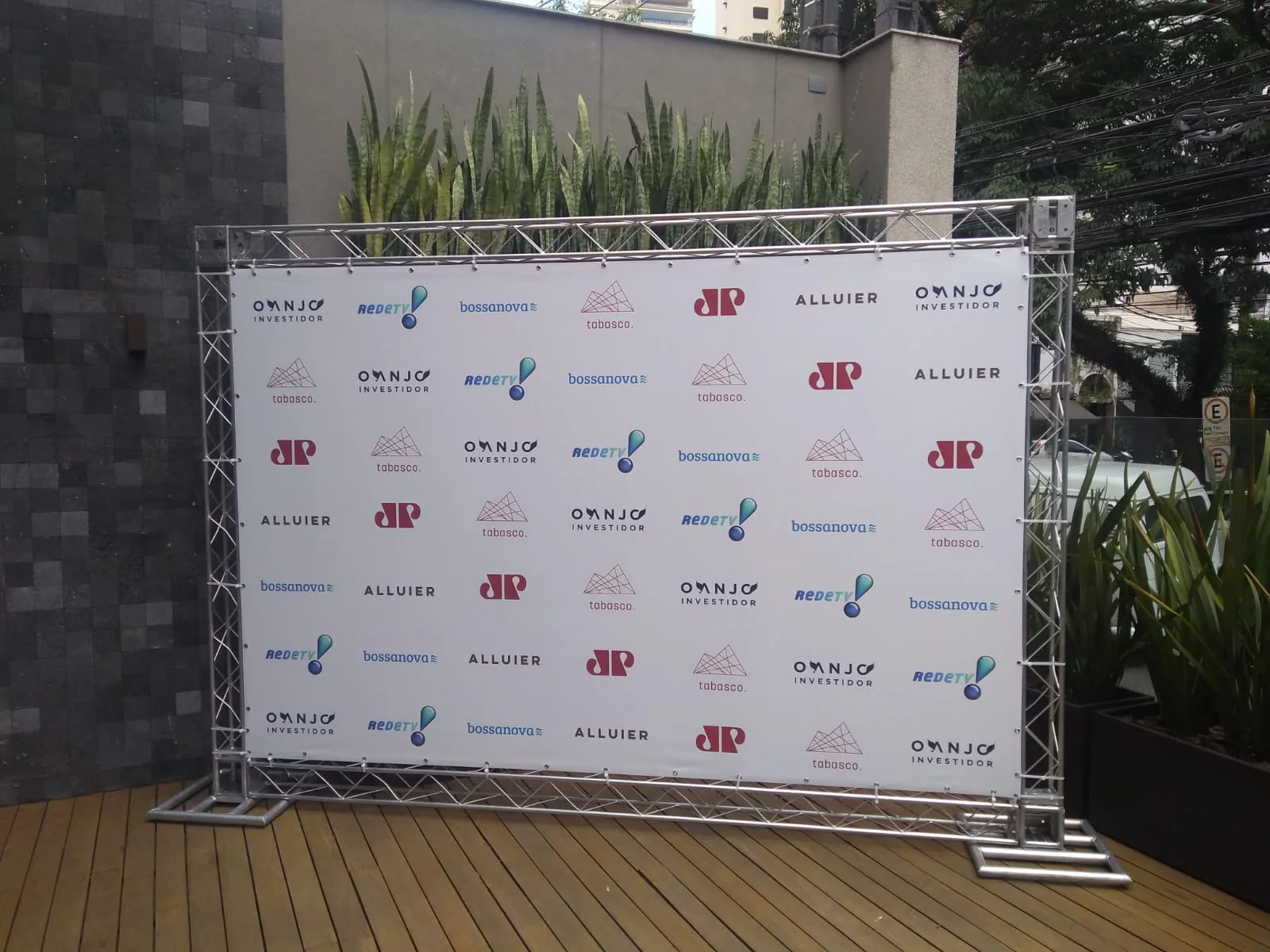 Backdrop em alumínio montado pela R2R Eventos — foto 6