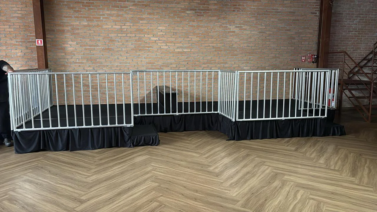 Gradil em alumínio montado pela R2R Eventos — foto 4