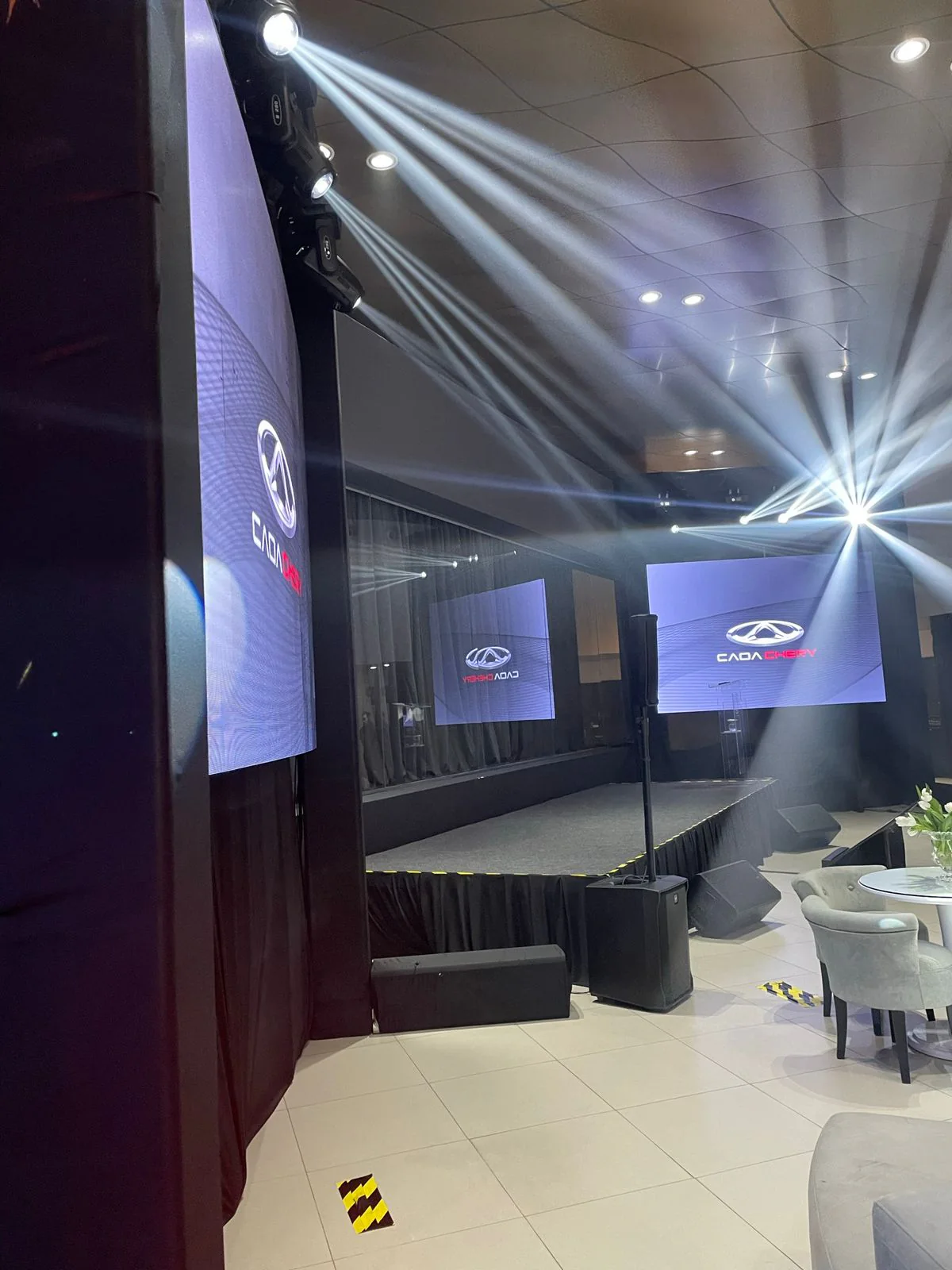 Palco Praticável em alumínio montado pela R2R Eventos — foto 4